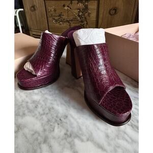 Alexandre Birman NWB Lavinia Croc-Embossed Leather Mules in Berry